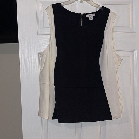 Liz Claiborne Top/skirt set - Picture 3 of 8